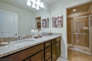 Villa | Badezimmer