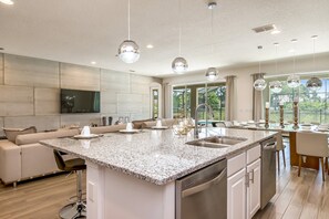 Villa (Solterra Home W Private Pool and Fami) | Cocina privada