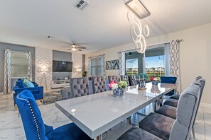 Villa | Cocina privada | Refrigerador, microondas, horno y lavavajillas