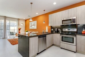 House (1629TRA) | Private kitchen | Fridge, microwave, cookware/dishes/utensils - 1629tra (Clermont)