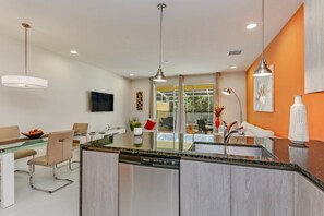 House (1629TRA) | Private kitchen | Fridge, microwave, cookware/dishes/utensils - 1629tra (Clermont)