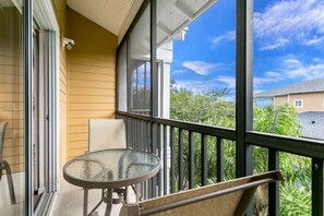 Condo | Balcony - 114rumrun (Davenport)