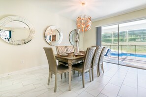 Villa (9085HS) | Cuisine privée | Réfrigérateur, four à micro-ondes, lave-vaisselle, cafetière-théière