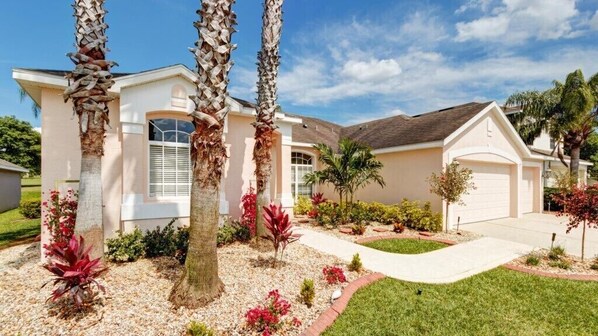 Villa | Property grounds - 354pd Golf View Villa With Spa (Davenport)