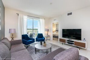 Living room - 4714ct Amazing Story Lake Brand New Condo (Kissimmee)