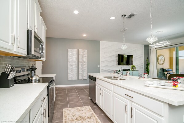 House (1501 Orlando Newest  Resort Super Lux) | Private kitchen | Fridge, microwave, cookware/dishes/utensils