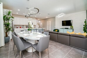 House (1501 Orlando Newest  Resort Super Lux) | Dining