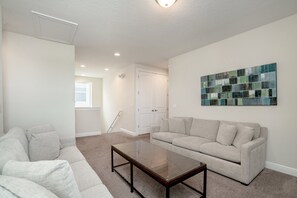 Villa (620LASS0) | Living room | Flat-screen TV