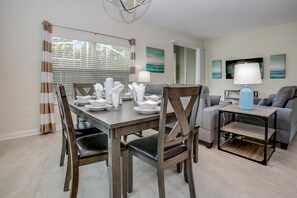 Dining - 770pb Luxury Furnished 5 Bedroom 5 Bathroom (Kissimmee)