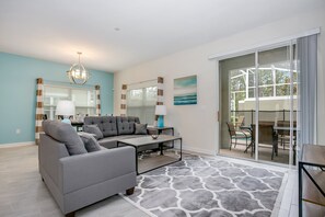 House (770PB Luxury Furnished 5 Bedroom 5 Ba) | Living room