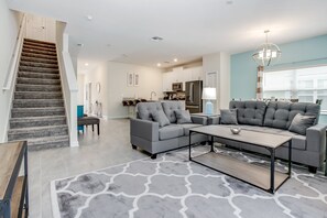 House (770PB Luxury Furnished 5 Bedroom 5 Ba) | Living room