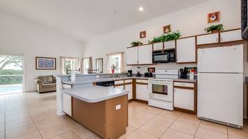 Villa | Private kitchen | Fridge, microwave, dishwasher, cookware/dishes/utensils