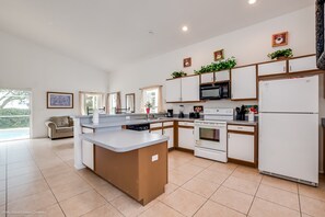 別墅 | 私人廚房 | 電冰箱、微波爐、洗碗機、鍋具/餐盤/廚房用品