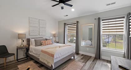 Retreat Townhome in N. Charleston - 2 Suites / 15min Airport / 25min Downtown