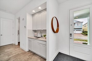 Villa (1472FAIRVIEW) | Exterior