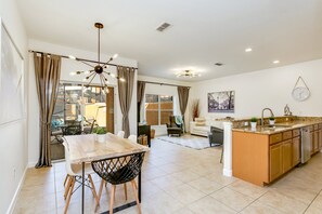 House (8929BISMARK) | Private kitchen | Fridge, microwave, cookware/dishes/utensils