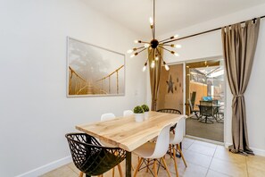 House (8929BISMARK) | Private kitchen