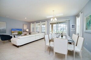 Villa (8028OAKSHA) | Dining