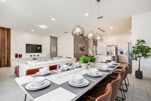 Villa (6052BROA) | Dining - 6052broa (Davenport)