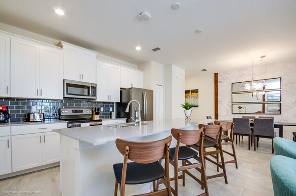 House (8983SD00) | Exterior