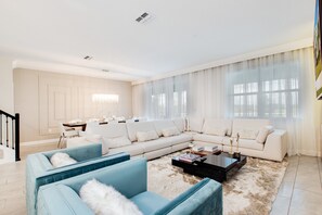 Villa (8833CRUDEN) | Exterior