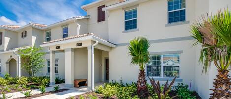 House (8941STIN) | Exterior
