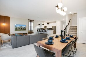 House (4625TARGET) | Private kitchen | Fridge, microwave, cookware/dishes/utensils