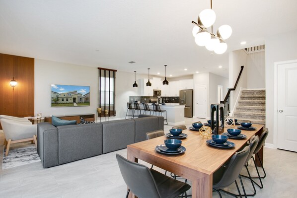 House (4625TARGET) | Private kitchen | Fridge, microwave, cookware/dishes/utensils