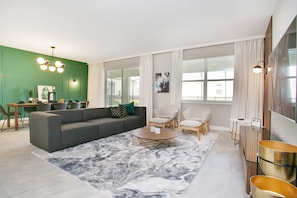 House (4625TARGET) | Living room