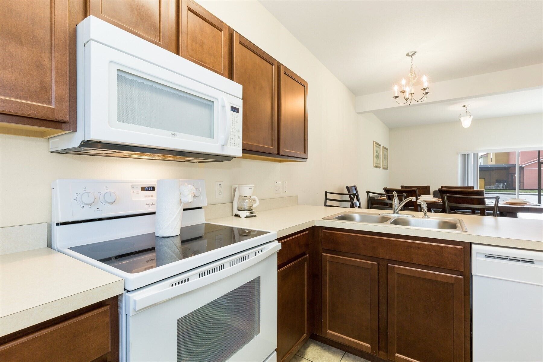 House | Private kitchen | Fridge, microwave, cookware/dishes/utensils