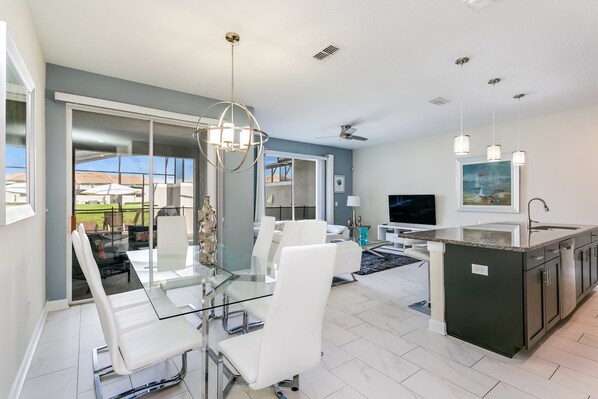 House | Private kitchen | Fridge, microwave, cookware/dishes/utensils