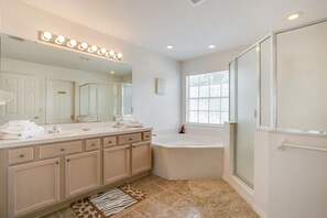 Villa | Bathroom