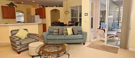Villa | Living room | Flat-screen TV, DVD player