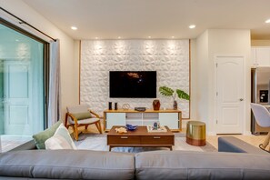 Casa (4582TERRA) | Sala de estar | Televisión de pantalla plana y chimenea 