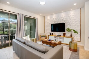 House (4582TERRA) | Living room | Flat-screen TV, fireplace