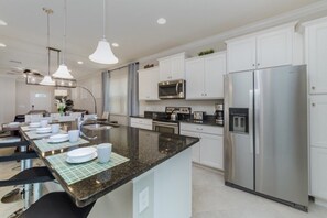 House | Private kitchen | Fridge, microwave, cookware/dishes/utensils