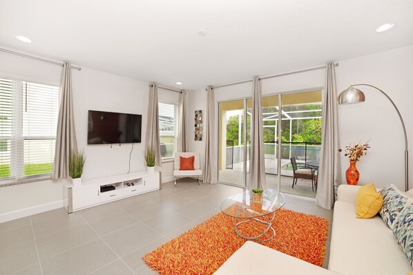 House (1510RETREAT) | Living room