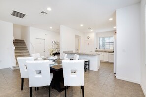 Villa (2609ROSEMONT) | Private kitchen | Fridge, microwave, cookware/dishes/utensils - 2609rosemont (Davenport)