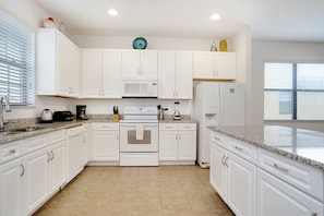 Villa (2609ROSEMONT) | Private kitchen