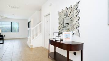 Villa (2609ROSEMONT) | Interior