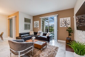 House (8933STINGER) | Living room | Flat-screen TV