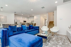 Villa | Living room | Flat-screen TV