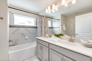 Hus (790PBEACH Sleeps 11 ) | Badrum | Handdukar