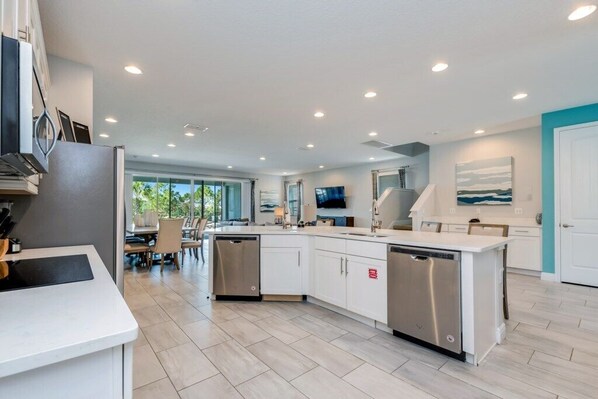 别墅 (Amazing 11 Bedroom Encore Resort Porp) | 私人厨房 | 冰箱、微波炉、烤箱、洗碗机