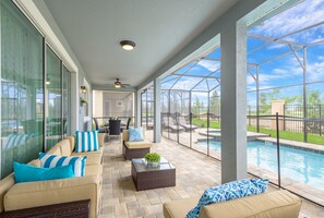 Villa (Amazing 6 Bedroom 5 Bathroom Solara ) | Balkon