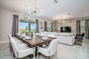 Villa | Dining