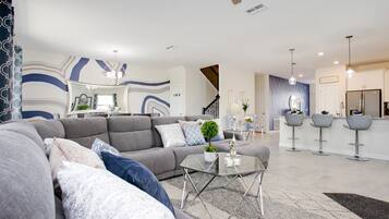 Villa (8816CRUDEN) | Living room | Flat-screen TV