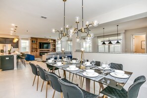 Villa ( Solara Resort Villa W Private Pool 1) | Eigene Küche | Kühlschrank, Mikrowelle, Kochgeschirr/Geschirr/Besteck