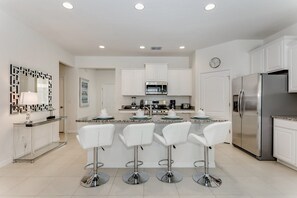 Villa (7041OAKWOOD) | Private kitchen | Fridge, microwave, cookware/dishes/utensils - Exceptional 5 Bed 4,5 Ba Villa Gamerm (Davenport)