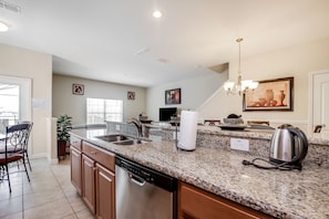 House (8938CUBAN) | Private kitchen | Fridge, microwave, cookware/dishes/utensils